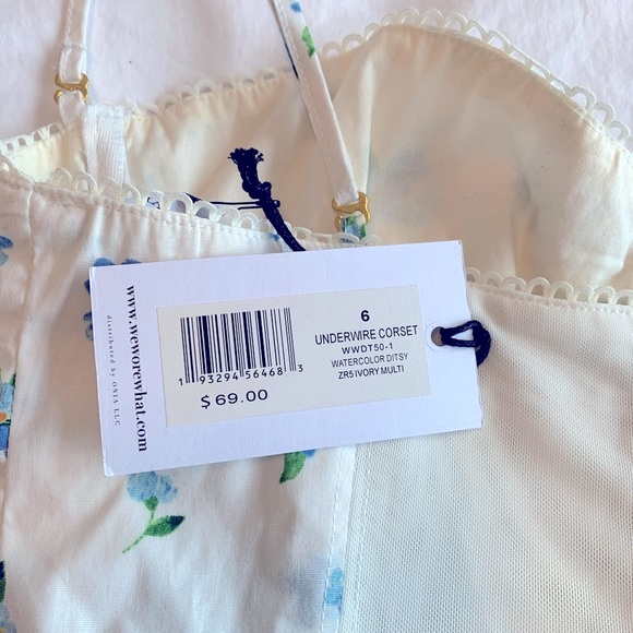 We wore what floral corset top - Picture 3 of 4